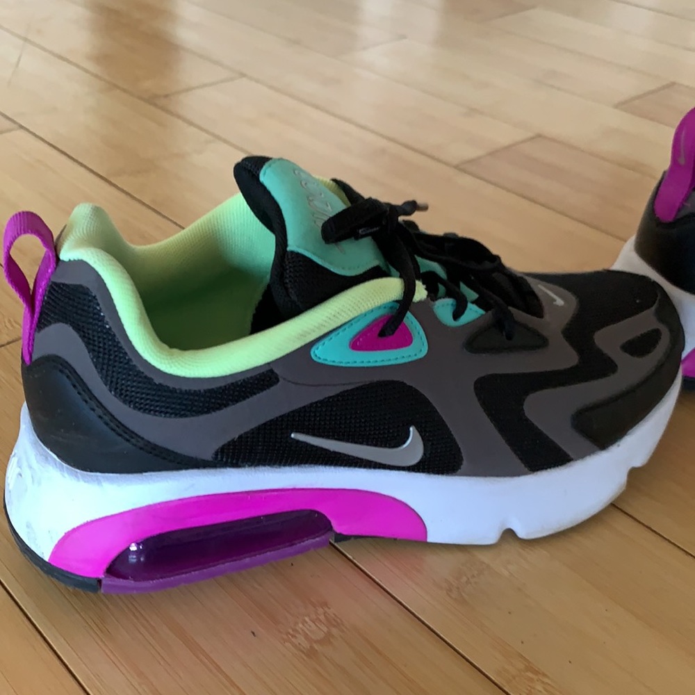 Nike Air 200 size 5.5
